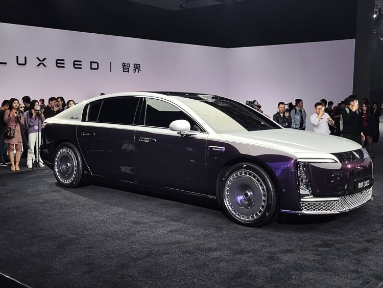 非凡大师蓝金智能腕表与尊界S800豪华座驾解析(图11)