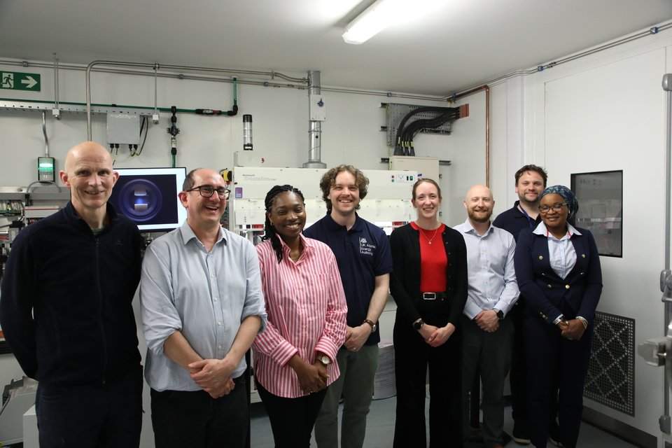 世界首块碳-14钻石电池问世 潜在寿命可达数千年(图2) 世界首块碳-14钻石电池问世 潜在寿命可达数千年(图2)